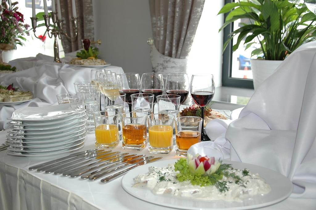 Hotel Opera Tarnowskie Góry Esterno foto