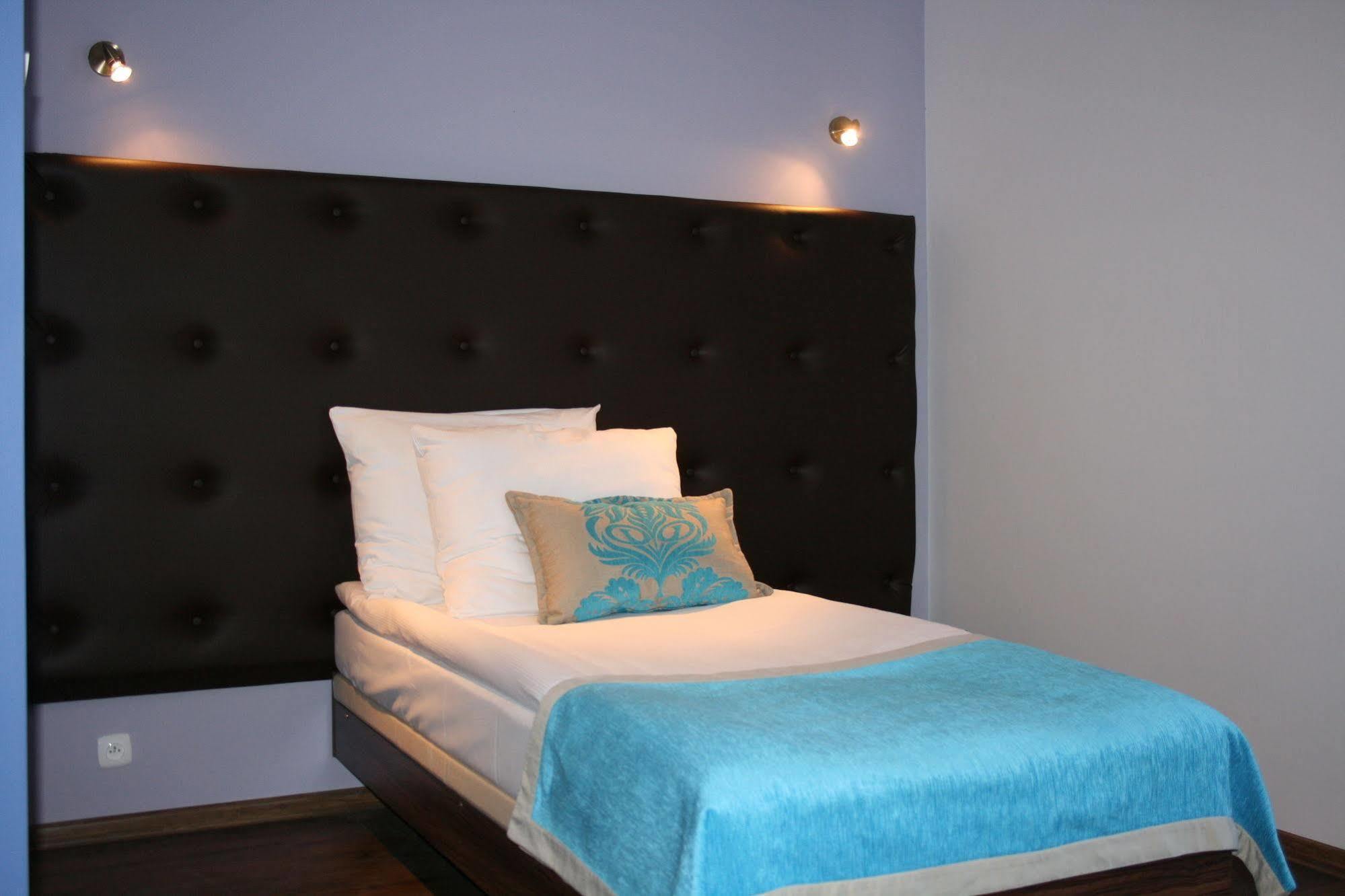 Hotel Opera Tarnowskie Góry Esterno foto